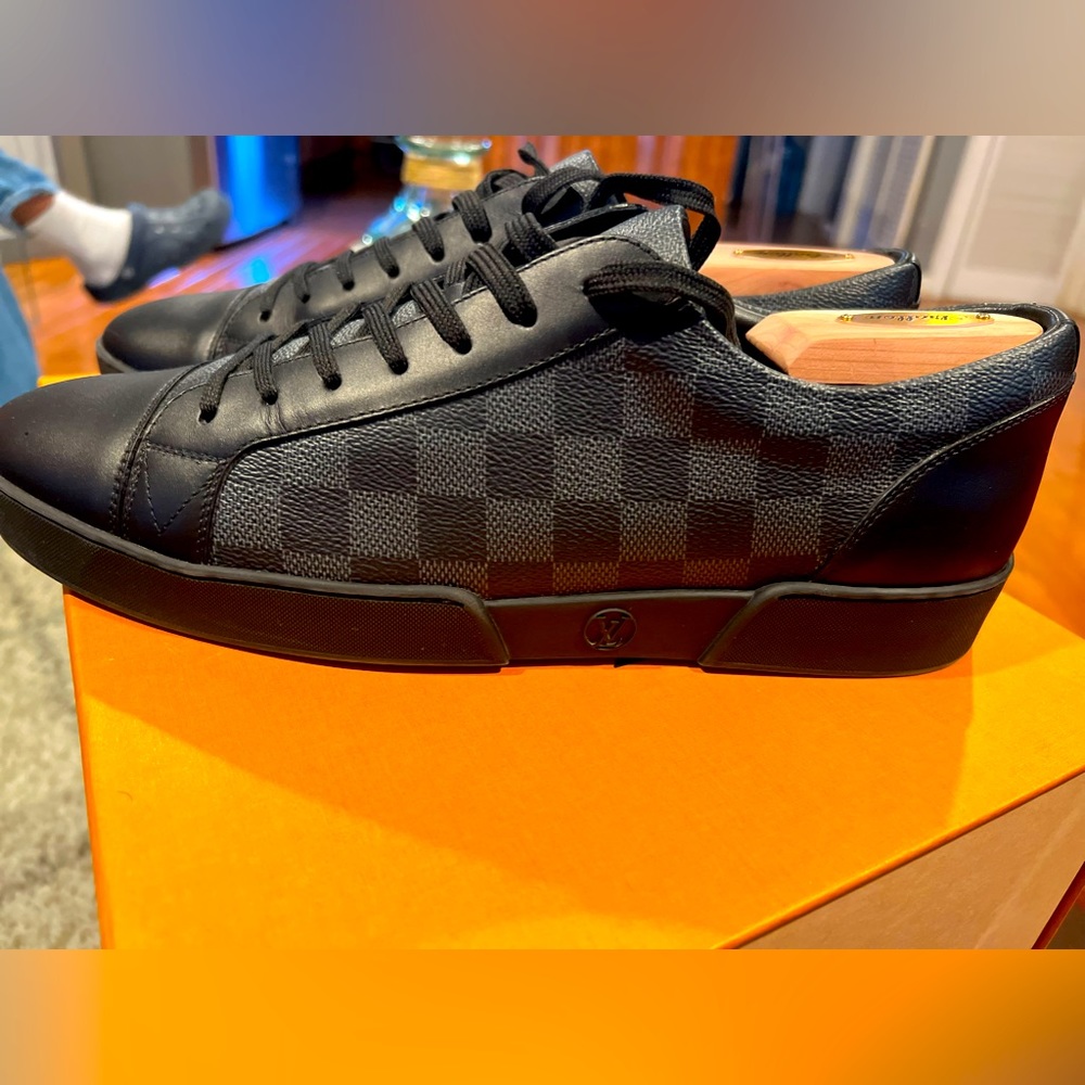 LV 9.5 Black